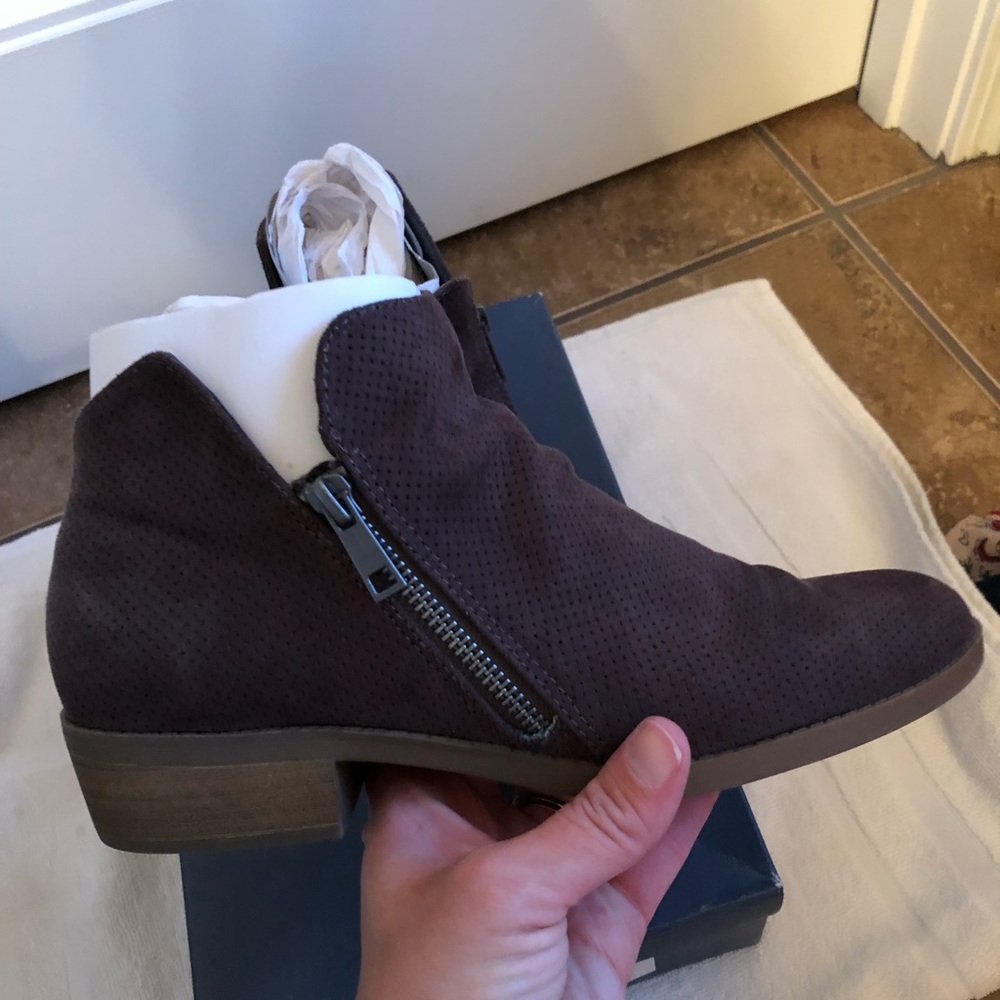 LIKE NEW SIZE 9 CHOCOLATE BROWN BOOTIES